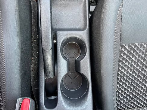 Used 2020 Nissan Versa S FWD image 29