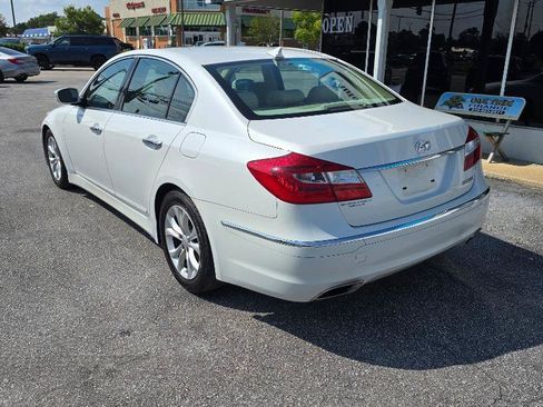 Used 2013 Hyundai Genesis 3.8 RWD image 5