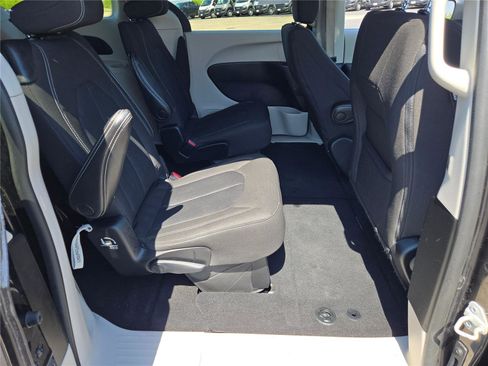 Certified 2023 Chrysler Voyager LX FWD image 10