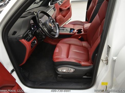 Used 2023 Porsche Macan AWD/4WD image 17
