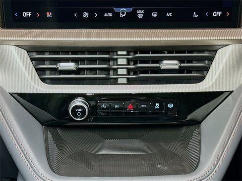 New 2026 Ford Explorer Active w/ Active Comfort Package image 10