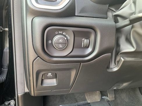 Used 2023 RAM 1500 Big Horn AWD/4WD image 29