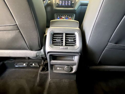 Used 2023 Volkswagen Tiguan SE R-Line image 40