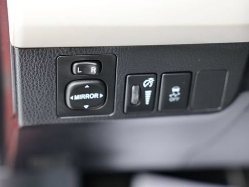 Used 2015 Toyota RAV4 LE AWD/4WD image 14