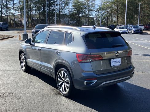 Used 2024 Volkswagen Taos SE image 8