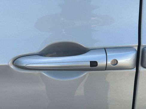 Used 2024 Chrysler Pacifica Touring-L FWD image 14