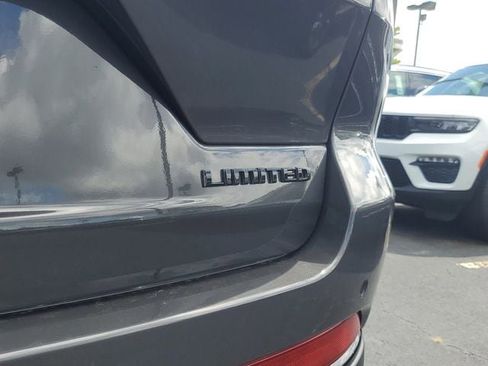 New 2025 Jeep Grand Cherokee Limited w/ Luxury Tech Group II image 8