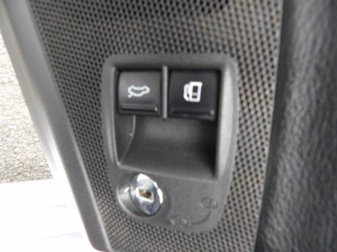 Used 2013 Volkswagen CC Sport image 25