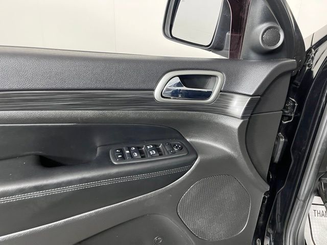 Used 2019 Jeep Grand Cherokee Laredo AWD/4WD image 16