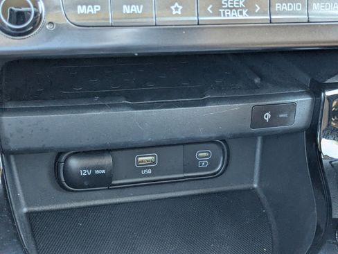 Certified 2025 Kia Seltos EX w/ EX Sunroof Package image 28