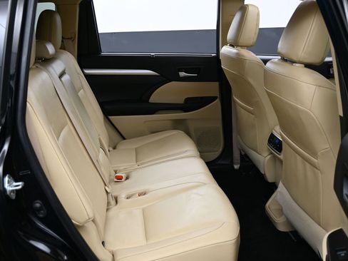 Used 2019 Toyota Highlander XLE AWD/4WD image 41