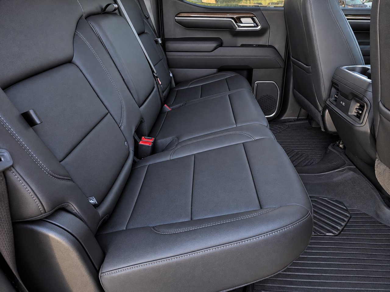 Certified 2024 Chevrolet Silverado 1500 LT Trail Boss w/ Convenience Package II AWD/4WD image 31