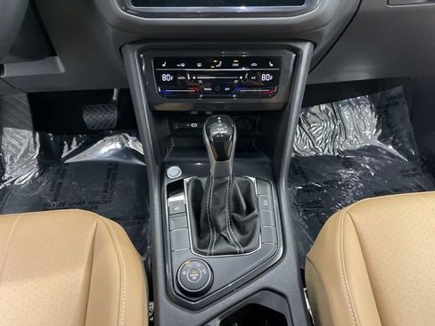 Used 2023 Volkswagen Tiguan SE image 22