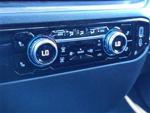 Used 2024 GMC Sierra 1500 SLT image 24