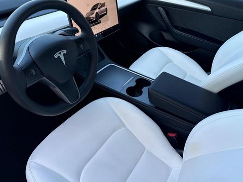 Used 2023 Tesla Model 3 Performance image 4