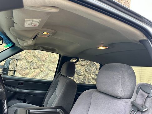 Used 2007 Chevrolet Silverado 2500 LT w/ Heavy-Duty Power Package image 18