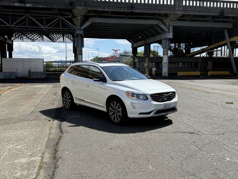 Used 2017 Volvo XC60 T6 Dynamic w/ Preferred Option Package AWD/4WD image 15