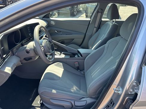 Used 2023 Hyundai Elantra SEL image 12
