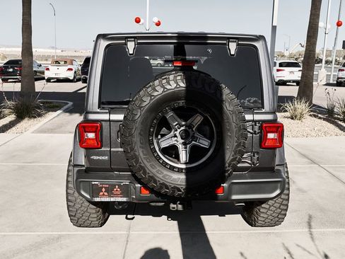 Used 2021 Jeep Wrangler Unlimited Sahara AWD/4WD image 7