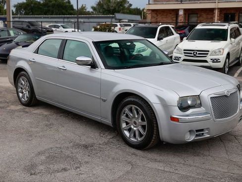 Used 2005 Chrysler 300 C w/ Protection Group II image 17