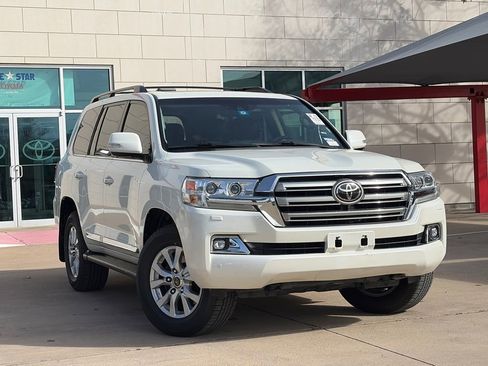 Used 2016 Toyota Land Cruiser image 2