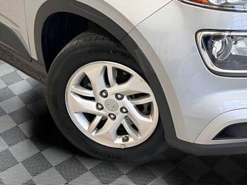 Used 2020 Hyundai Venue SEL FWD image 22