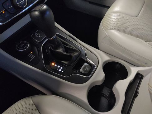 Used 2019 Jeep Cherokee Limited AWD/4WD image 26