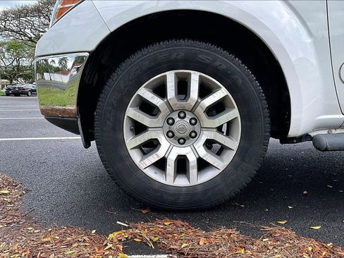 Used 2011 Nissan Frontier SL image 8