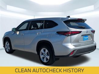 Used 2024 Toyota Highlander LE video 2