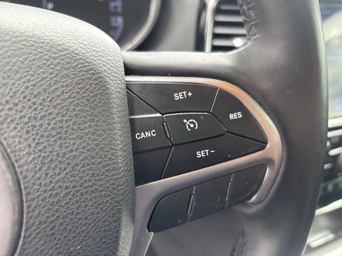 Used 2019 Jeep Grand Cherokee Altitude AWD/4WD image 22