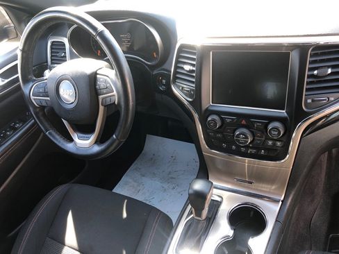 Used 2016 Jeep Grand Cherokee Laredo 75th Anniversary image 24