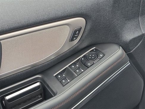 New 2025 Ford Expedition Active image 17