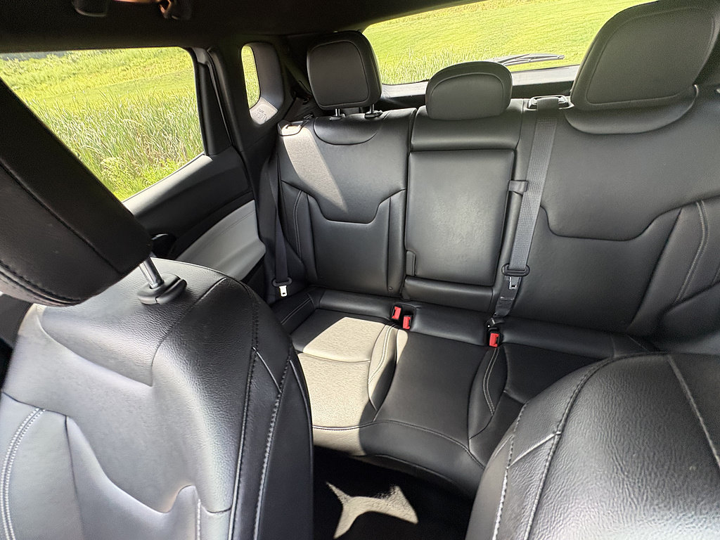 Used 2025 Jeep Compass Limited AWD/4WD image 33