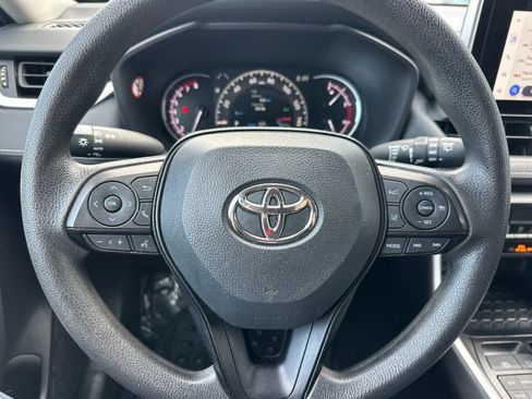 Used 2025 Toyota RAV4 XLE AWD/4WD image 22