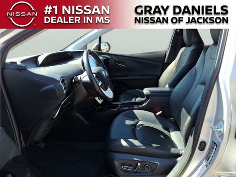 Used 2017 Toyota Prius Prime Premium image 22