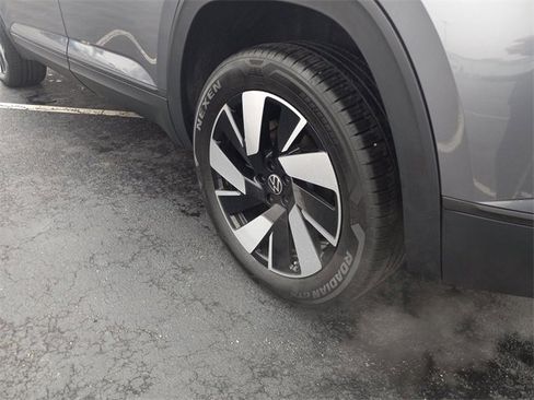 Used 2025 Volkswagen Atlas Cross Sport SE image 10