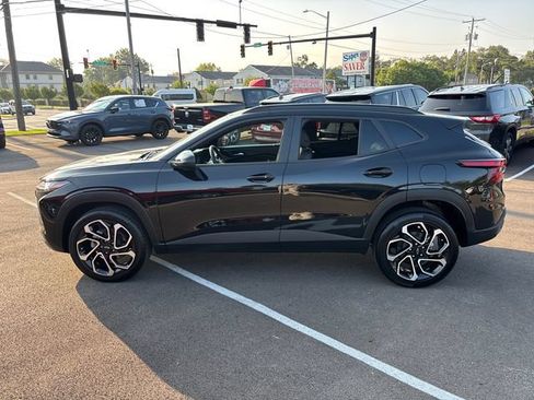 Used 2025 Chevrolet Trax RS w/ Driver Confidence Package FWD image 3