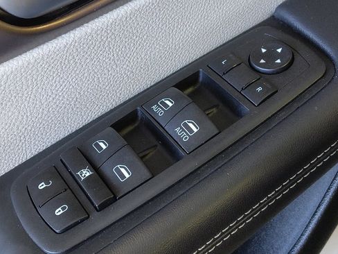Used 2023 Chrysler Voyager LX FWD image 27