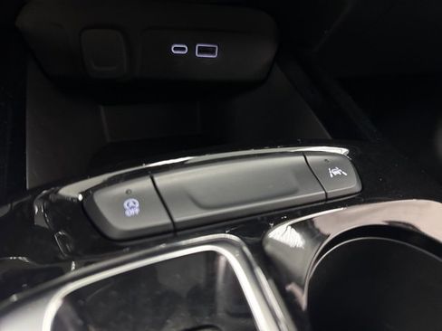 Used 2024 Chevrolet Trax LT image 19