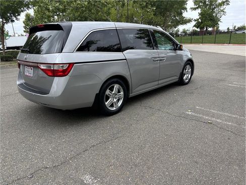 Used 2011 Honda Odyssey Touring Elite image 7