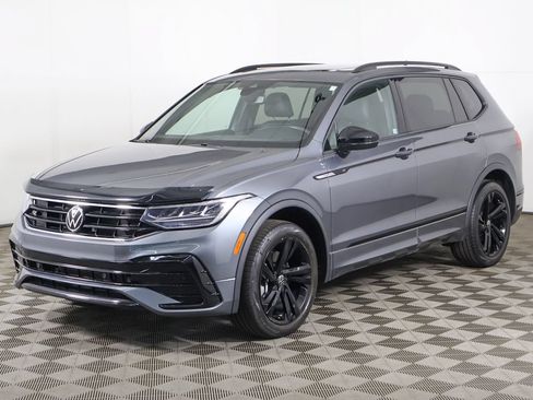 Used 2023 Volkswagen Tiguan SE R-Line FWD image 10