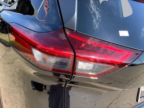 Used 2023 Nissan Rogue SV FWD image 27