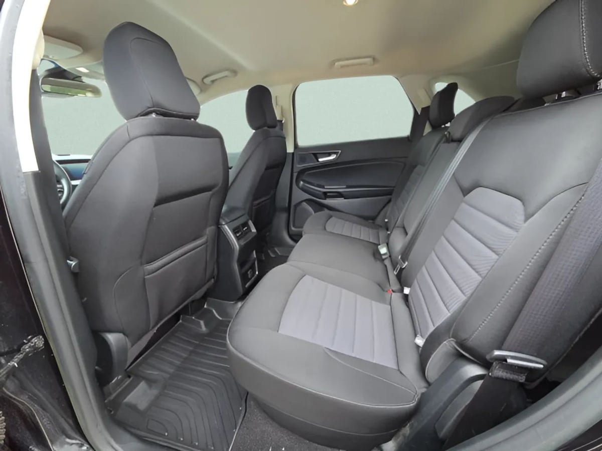 Used 2020 Ford Edge SE FWD image 22