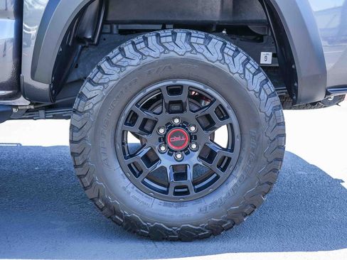 Used 2022 Toyota Tacoma TRD Off-Road AWD/4WD image 12