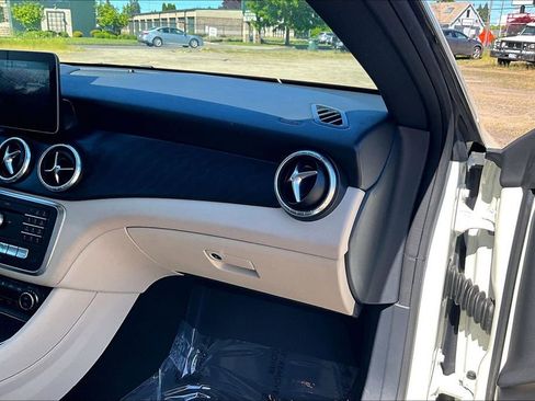 Used 2018 Mercedes-Benz CLA 250 image 19