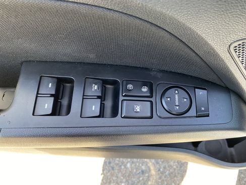 Used 2020 Hyundai Elantra Value Edition w/ Winter Weather Package FWD image 18