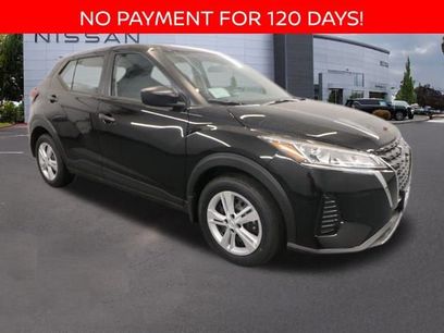 New 2025 Nissan Kicks Play S