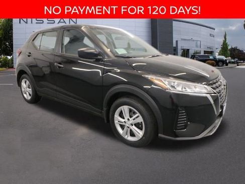 New 2025 Nissan Kicks Play S image 1