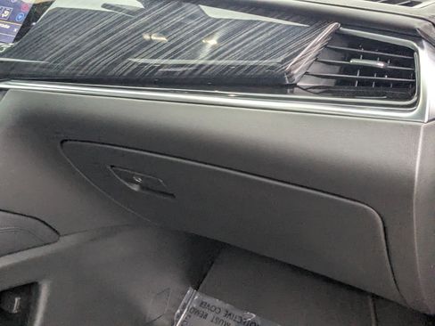 Used 2025 Cadillac XT6 Premium Luxury image 23