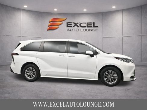 Used 2022 Toyota Sienna LE FWD image 10